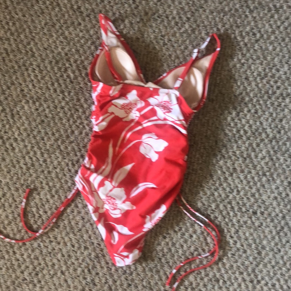 Kona Sol Hibiscus 🌺 print swimsuit - Picture 9 of 10